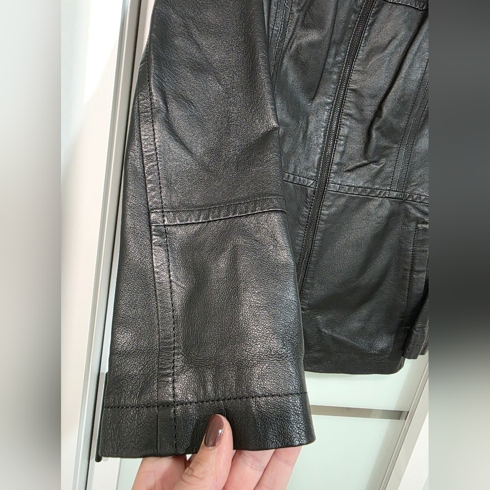 Danier Women's Black Leather Jacket - Picture 6 of 16